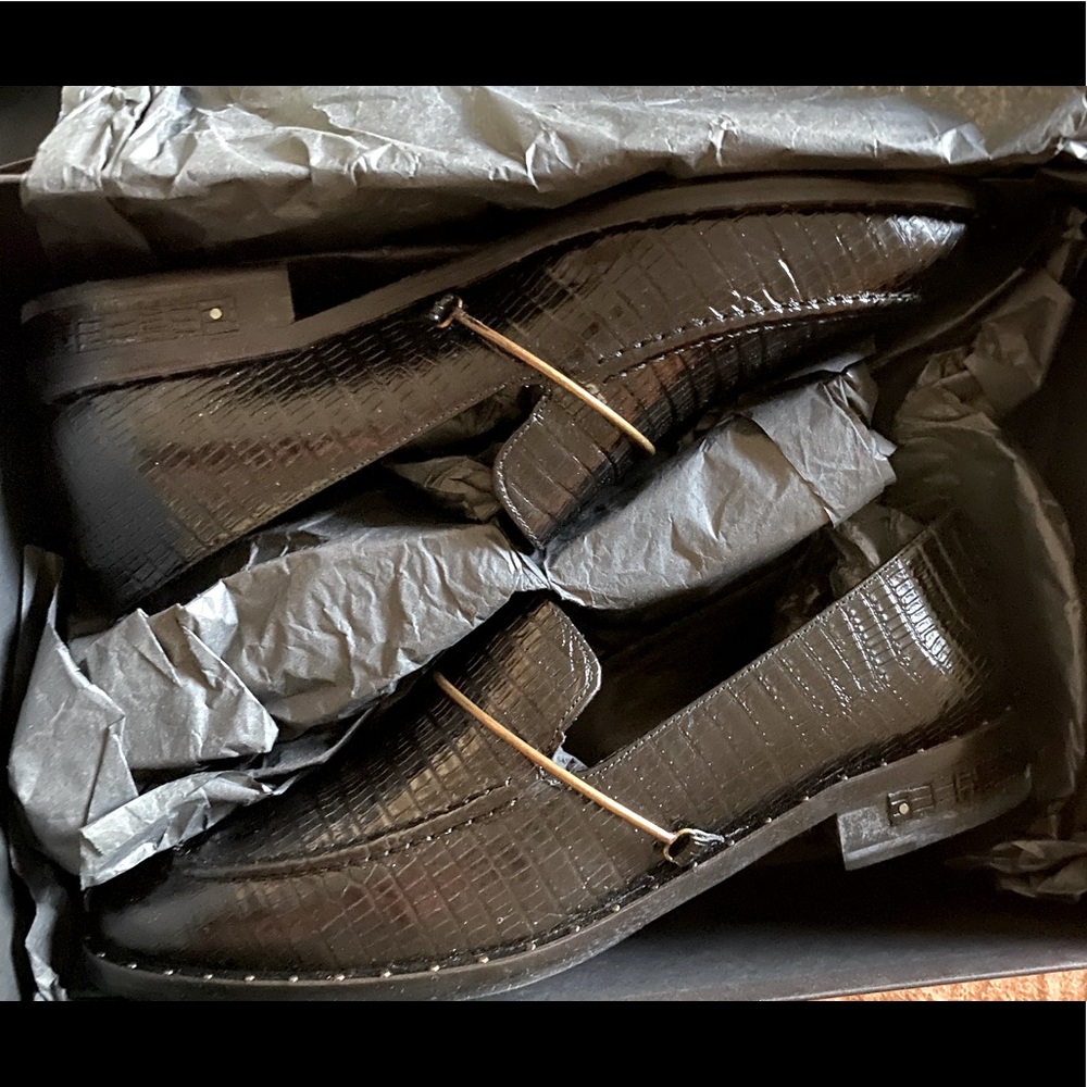 Brand new! Fēda Salvador Loafers, Black embossed Leather with Brass halo